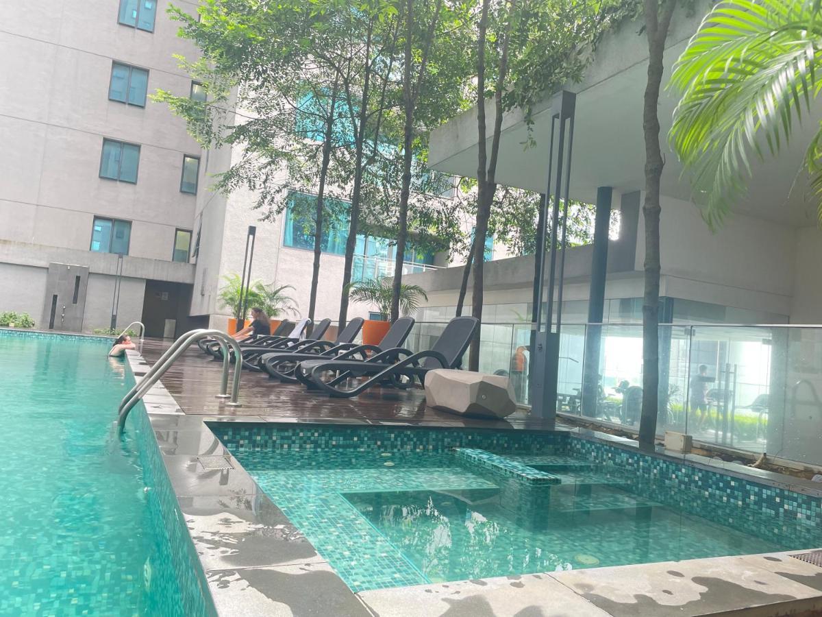 Mercu Summer Suite Klcc By Minshuku Kuala Lumpur Exteriör bild