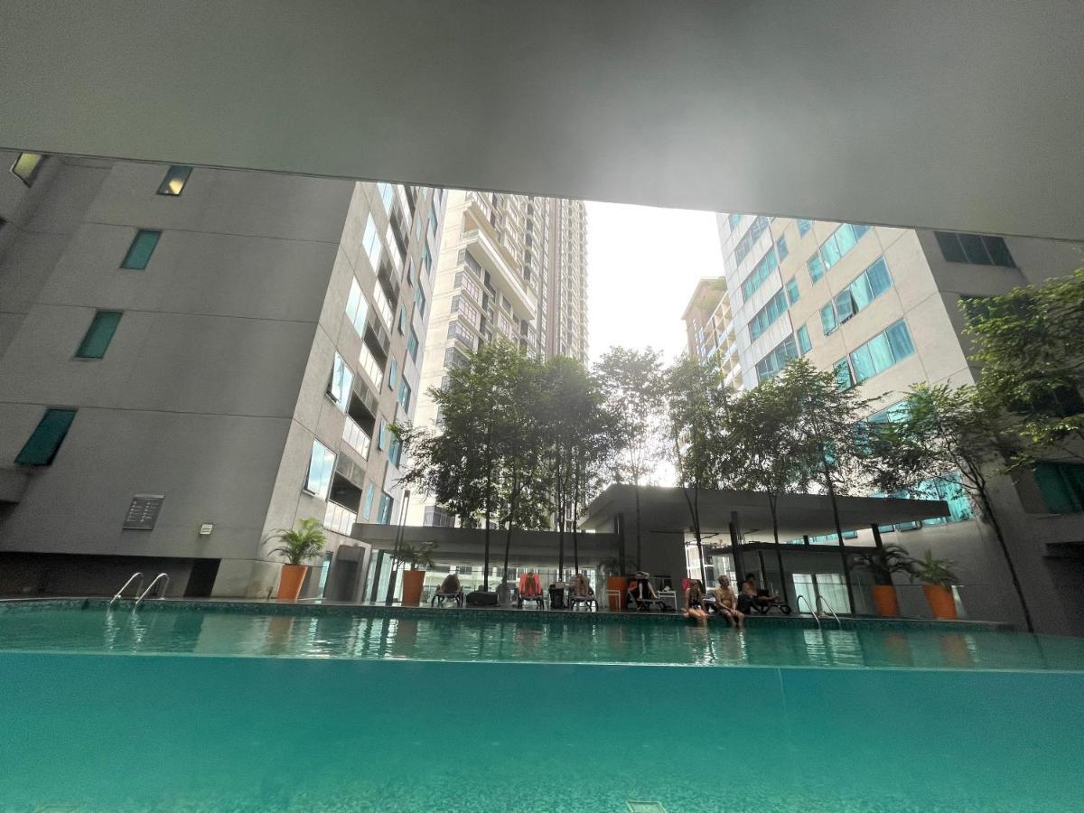 Mercu Summer Suite Klcc By Minshuku Kuala Lumpur Exteriör bild