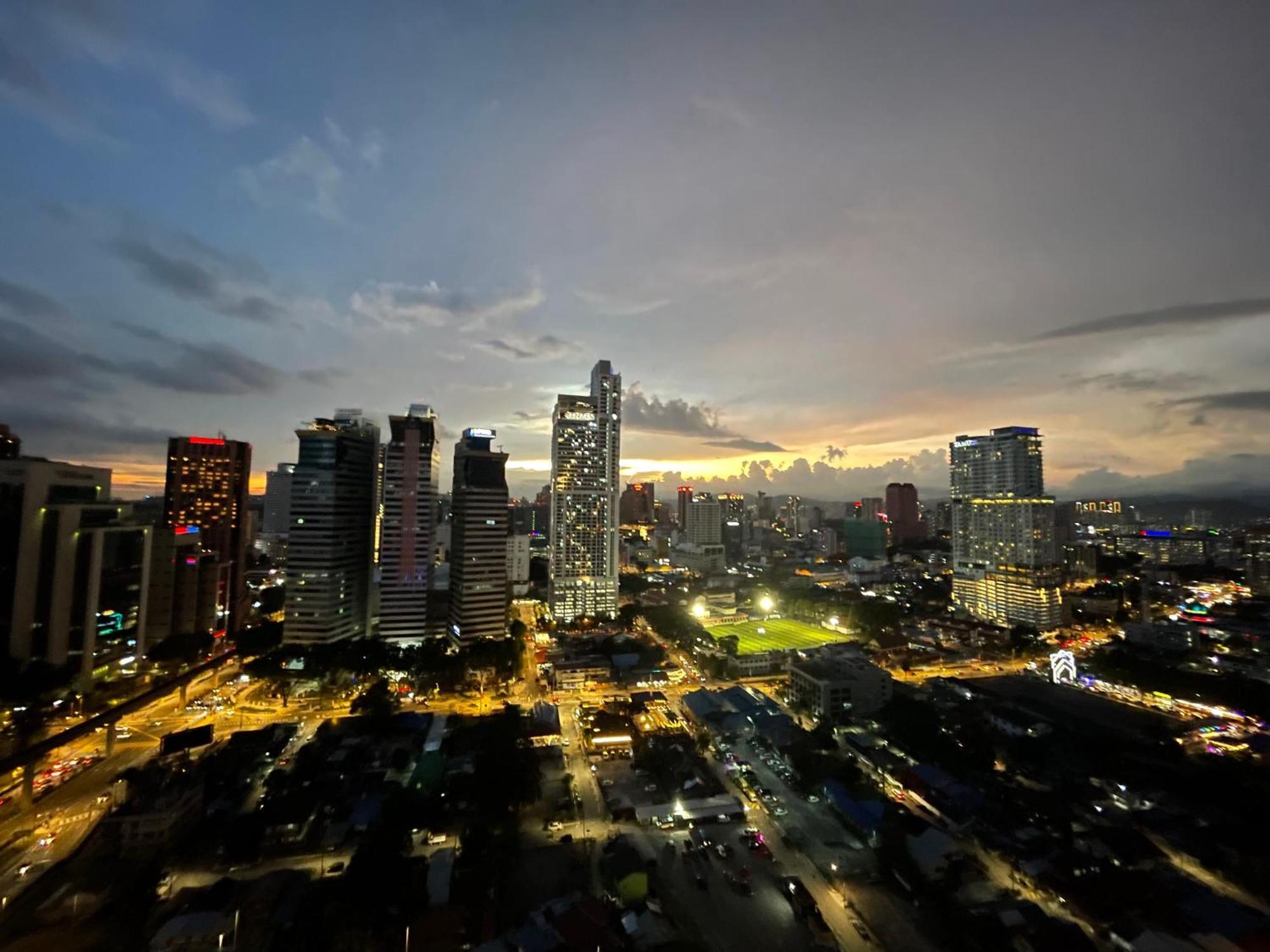 Mercu Summer Suite Klcc By Minshuku Kuala Lumpur Exteriör bild