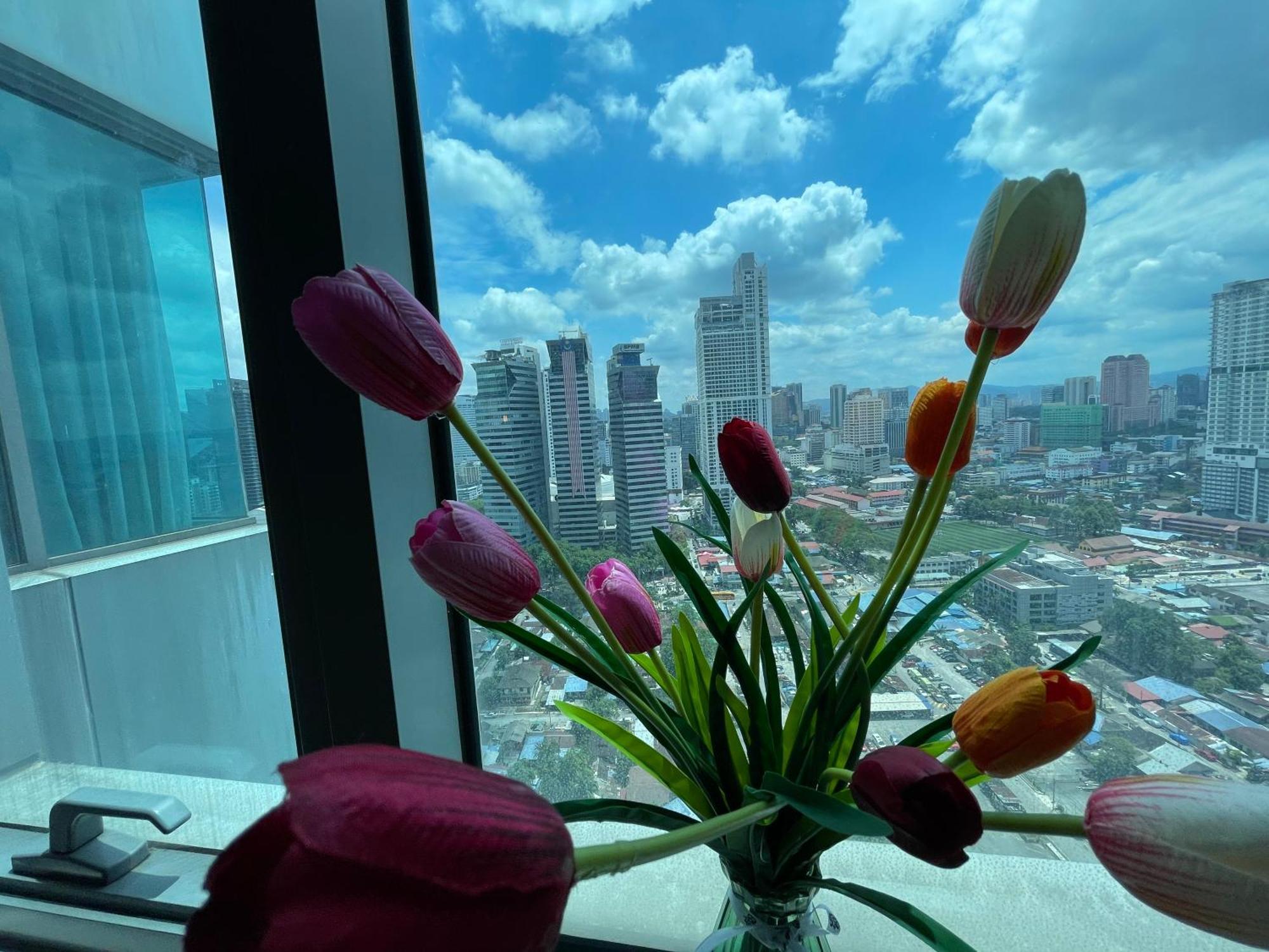 Mercu Summer Suite Klcc By Minshuku Kuala Lumpur Exteriör bild